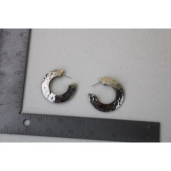 Hammered Silvertone Metal Hoop Earrings Pierced Vintage Silver Tone 91288 - Picture 3 of 4